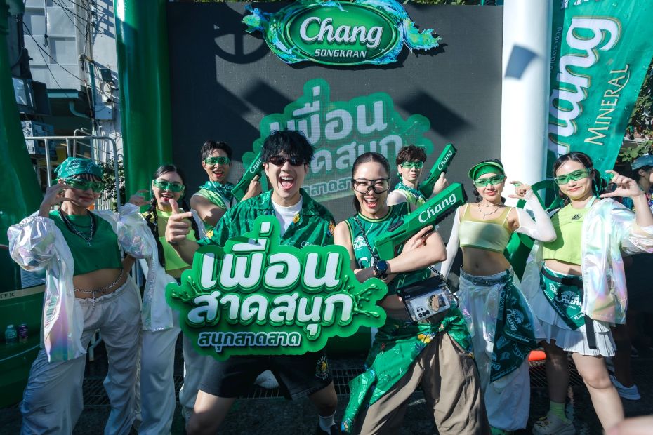 “นิกกี้ ณฉัตร” ชวน “แพต ชญานิษฐ์” นำแก๊ง Flash Mob สาดความสนุกรับสงกรานต์