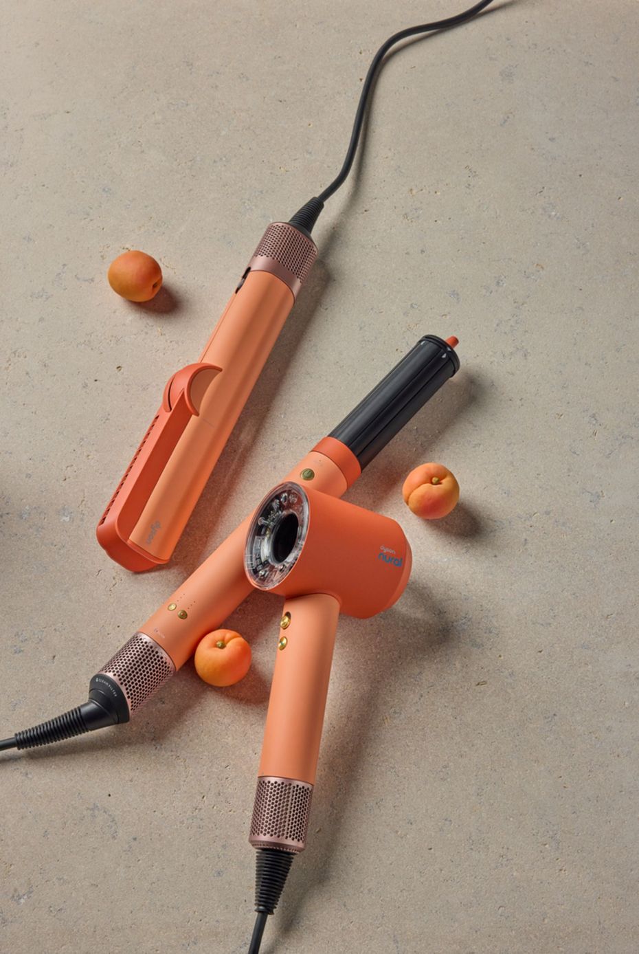 สวยรับซัมเมอร์! ด้วยอุปกรณ์จัดแต่งทรงผมจาก Dyson ในสี Ceramic Apricot