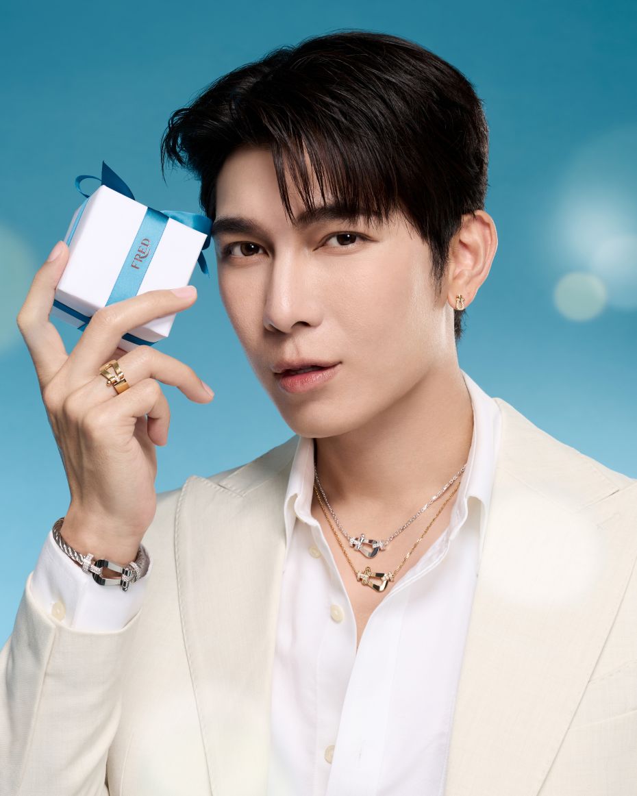 มิว ศุภศิษฏ์ และ น้ำตาล ทิพนารี จุดประกายเทศกาลแห่งความอบอุ่นให้สว่างไสวไปกับเครื่องประดับสุดไอคอนิกจากเมซง FRED