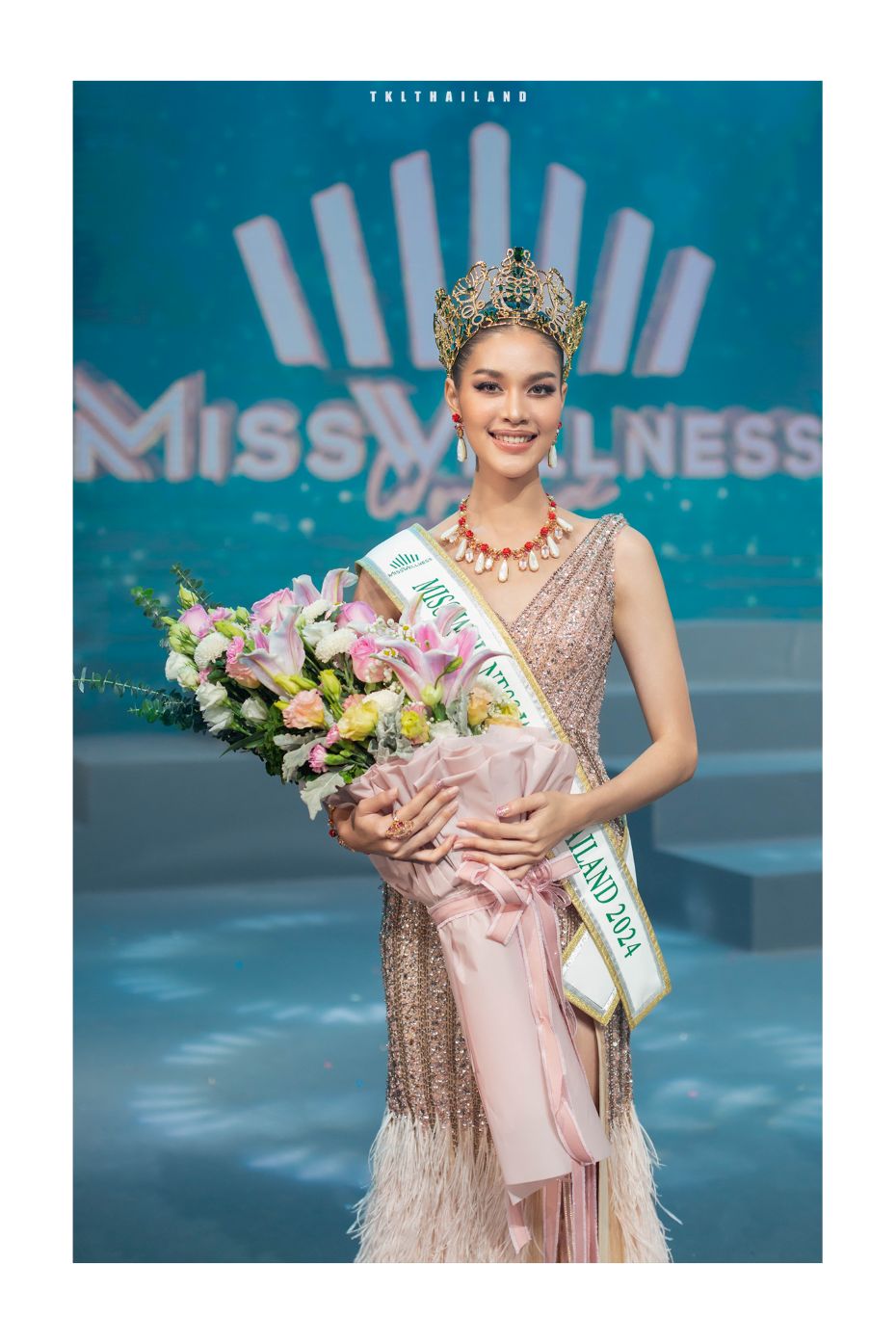 รู้จัก “จอย - กนกอร รุ่งรักษา” Miss Wellness World Thailand 2024 ทูตสุขสภาพคนแรกของไทย ตัวแทนชิงมงกุฎ Miss Wellness World 2025 จากกว่า 30 ประเทศทั่วโลก