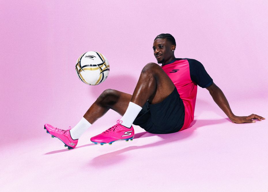 สเก็ตเชอร์ส เผยโฉม “Flair Pack” รองเท้าฟุตบอลสีชมพูสุดเฟียซ จุดประกายความเร็วทุกจังหวะ