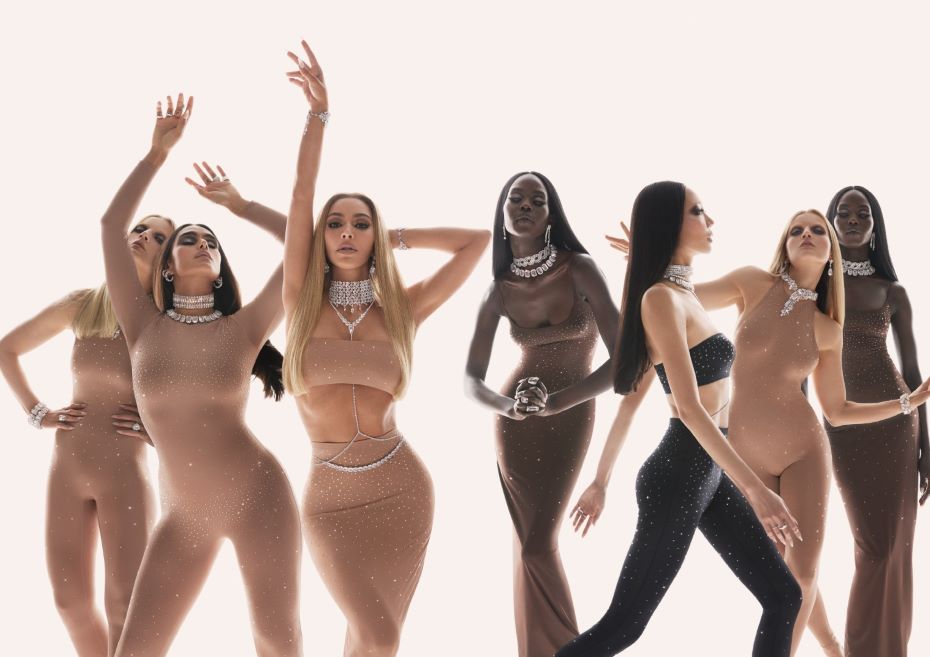 สวารอฟสกี้ จับมือ Kim Kardashian เปิดตัวคอลเลคชัน Swarovski x SKIMS คริสตัลประดับเสื้อผ้าสำหรับผู้หญิงทุกไซส์