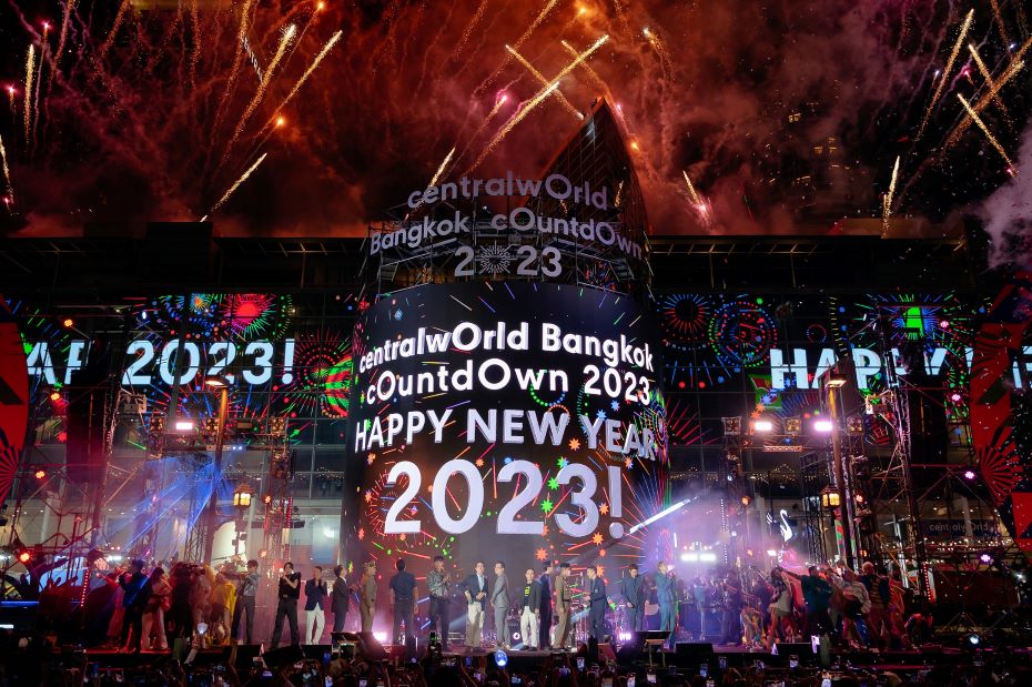 วินาทีประวัติศาสตร์ ผู้คนนับแสนร่วมเคาท์ดาวน์สู่ศักราชใหม่ 2023 ณ ‘เซ็นทรัลเวิลด์ Times Square of Asia’